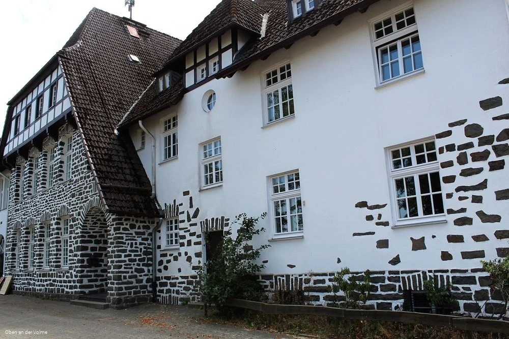 Frontansicht des Gebäudes Frontansicht des Gebäudes