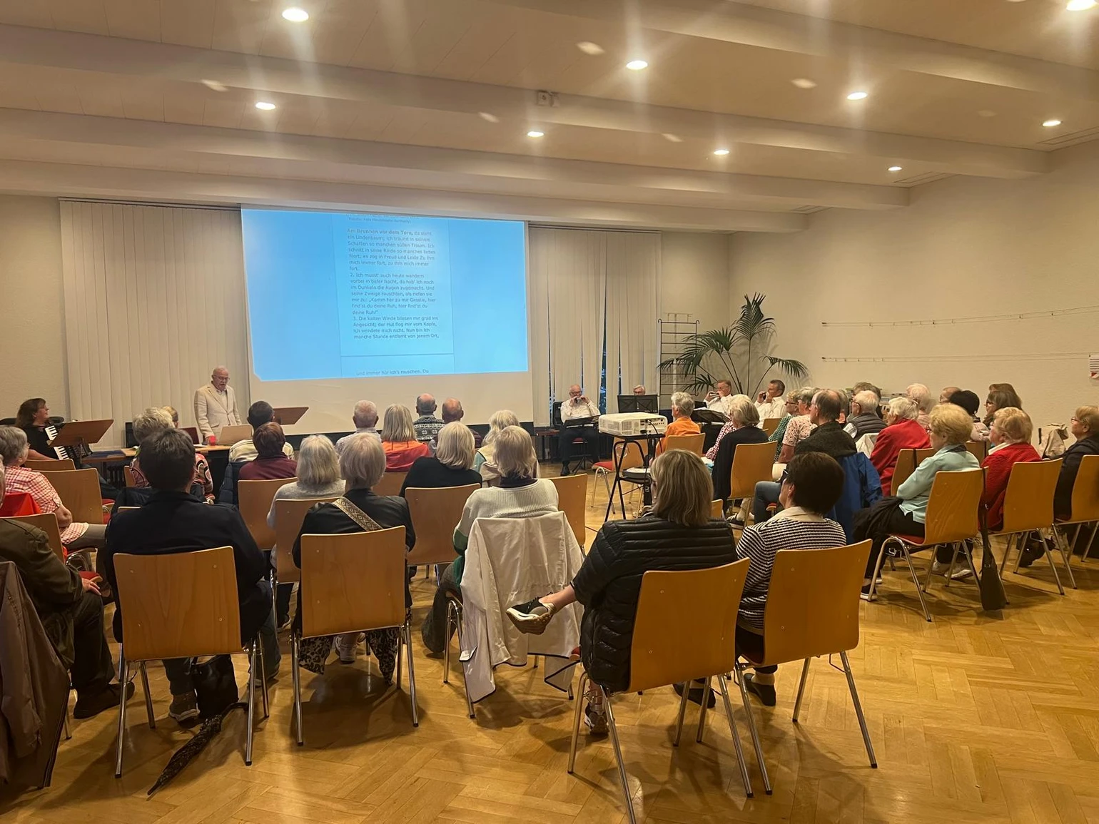 offenes Singen-ev-Kirchengemeinde-Brilon-Eberbach.jpg offenes Singen-ev-Kirchengemeinde-Brilon-Eberbach.jpg