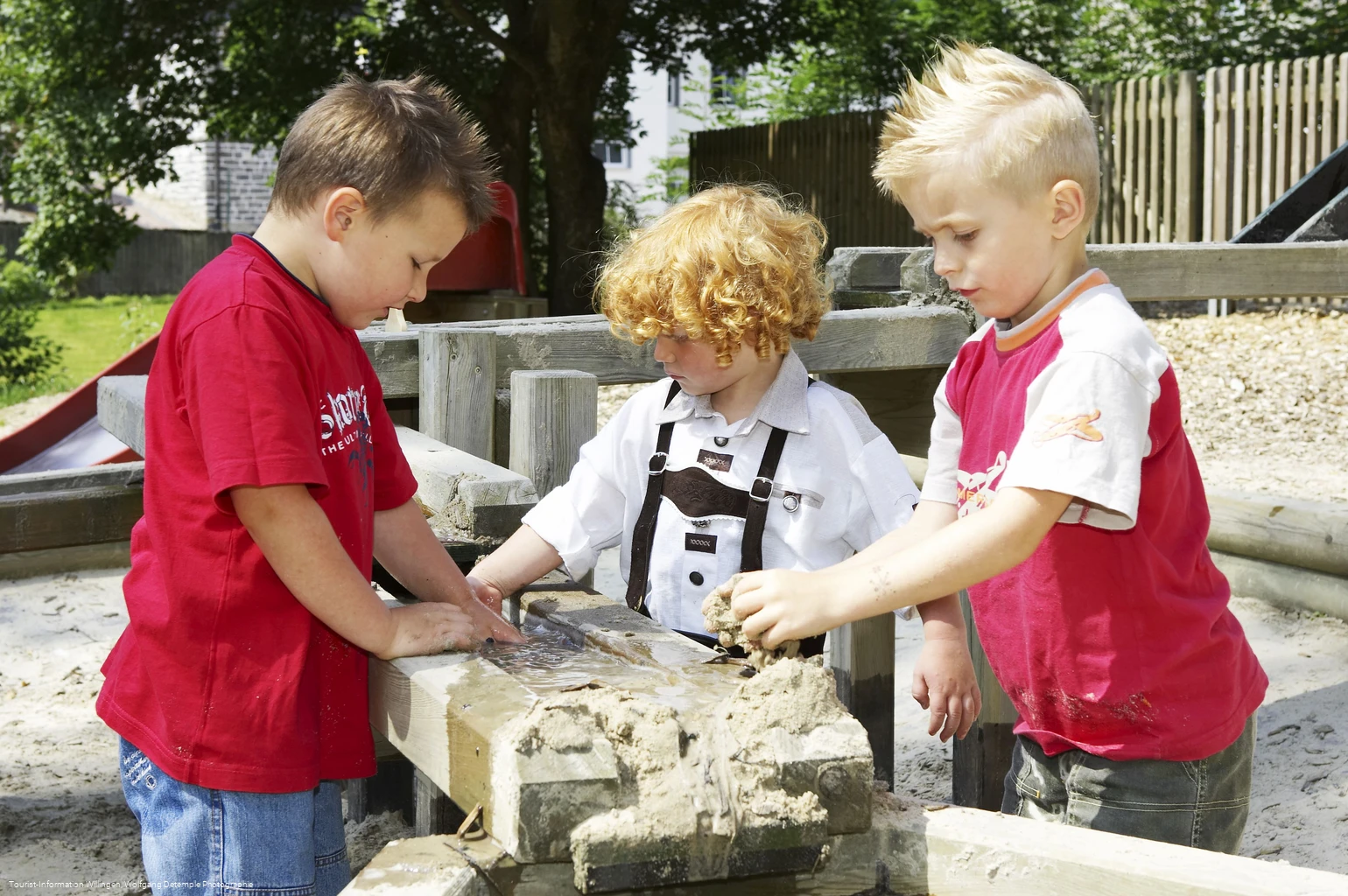 kinder-sandkasten c) tourist-information-willingen.jpg