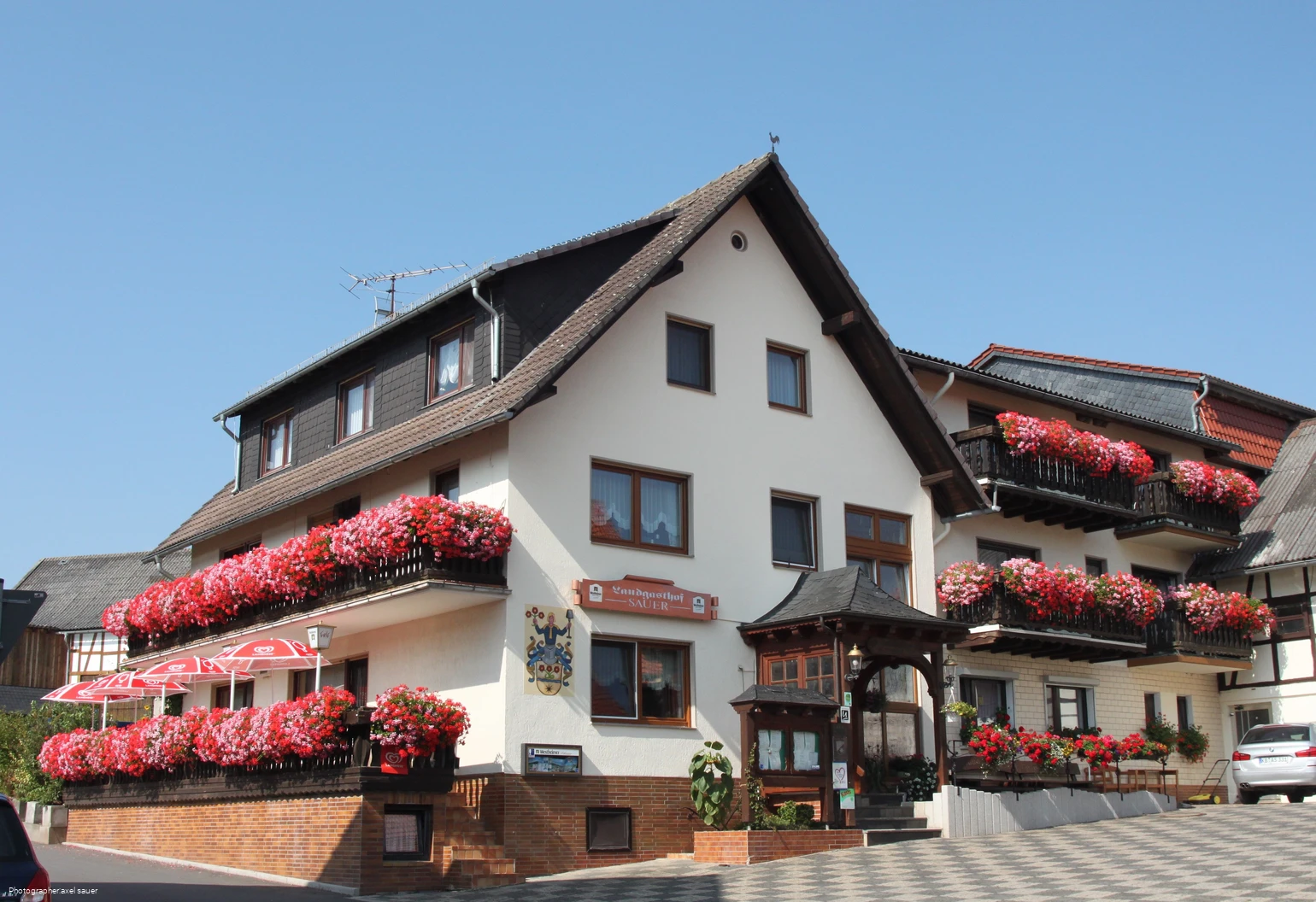 landgasthof-sauer-aussenansicht ©LANDGASTHOF SAUER.JPG landgasthof-sauer-aussenansicht ©LANDGASTHOF SAUER.JPG