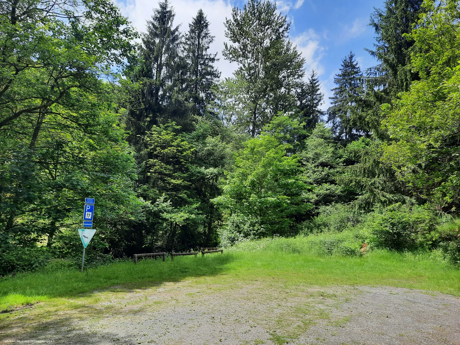 Parken unterhalb des Friedhofs