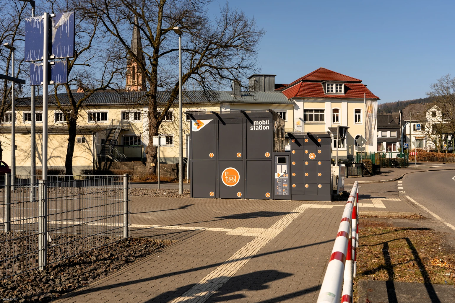 Kirchhundem-Welschen_Ennest_Bahnhof-Fahrradbox_René_Hirsch_DSC04955.jpg