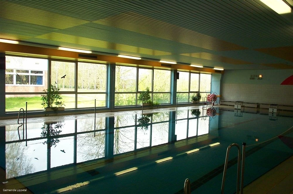 Schwimmbad rechts