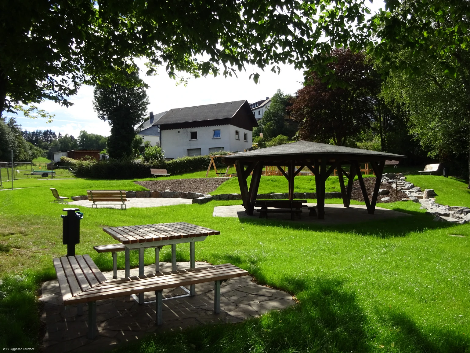 Mehrgenerationen Platz in Rhode.JPG