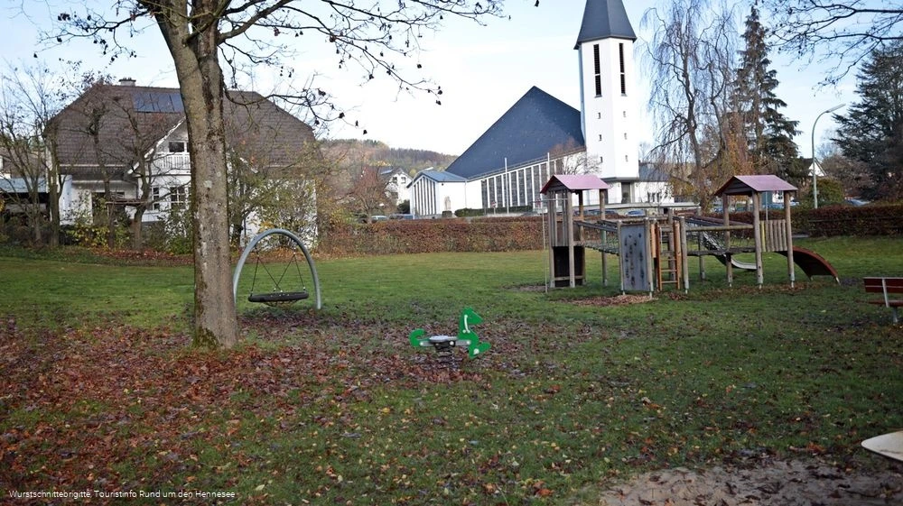 Blick auf die Kirche in Berge