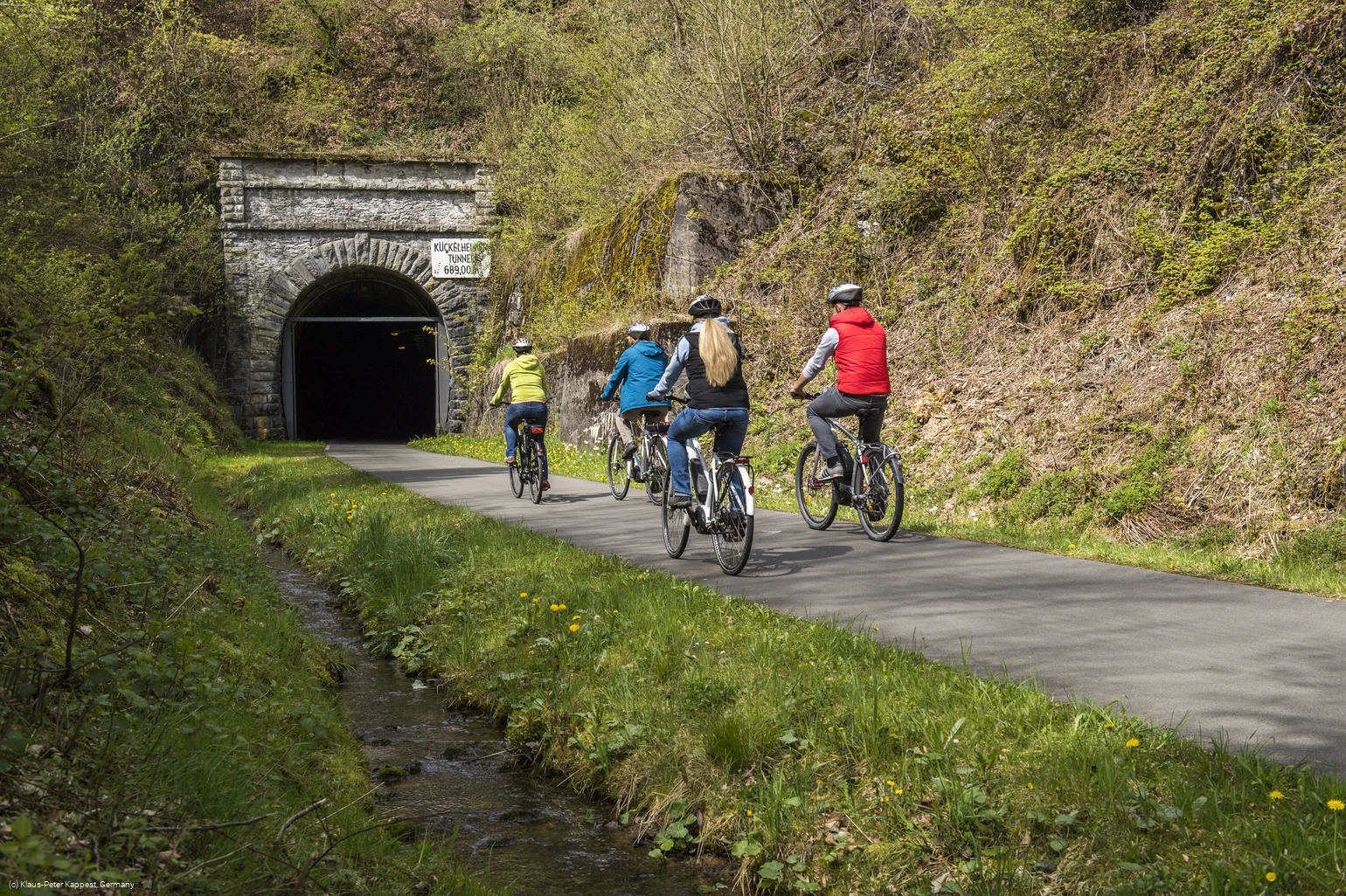 Unterwegs auf dem SauerlandRadring am Fledermaustunnel bei Kueckelheim