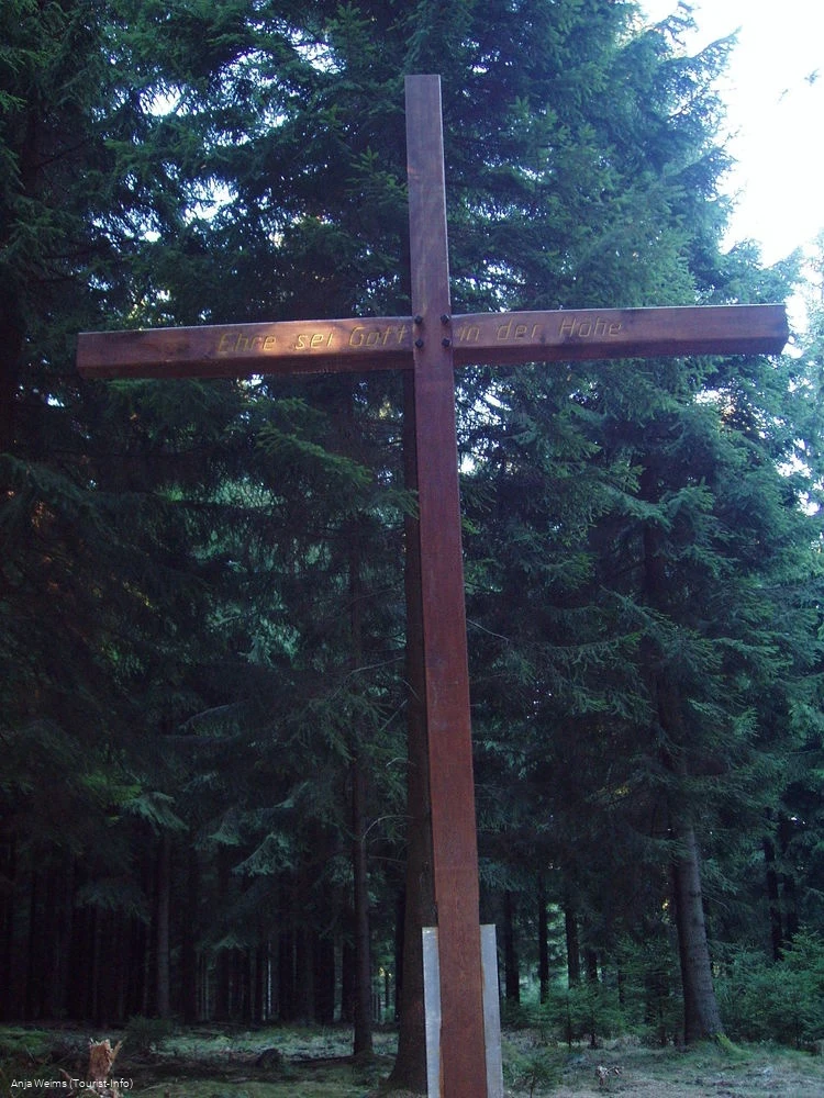 Gipfelkreuz auf dem Bastenberg Gipfelkreuz auf dem Bastenberg