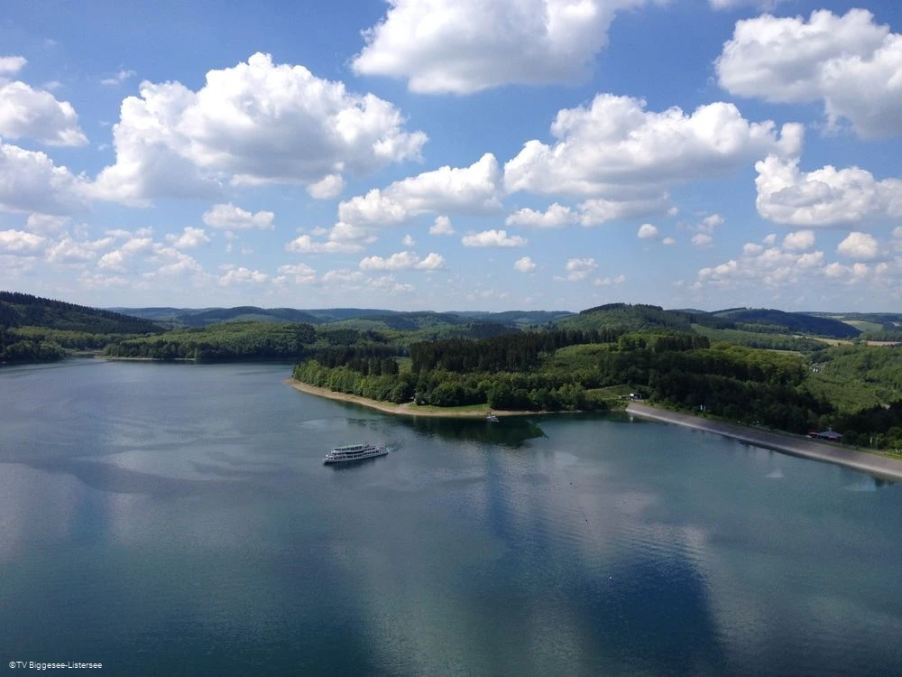 Biggesee mit Personenschifffahrt, Foto Tourismusv