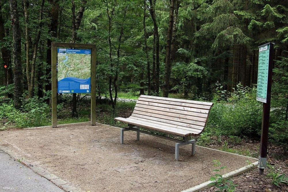 Rastplatz am Wanderparkplatz Piener Kopf Rastplatz am Wanderparkplatz Piener Kopf