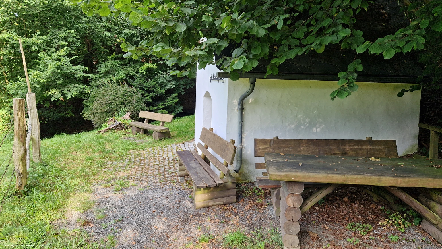 Rastmöglichkeit an der Josefs-Kapelle am RuhrtalRadweg