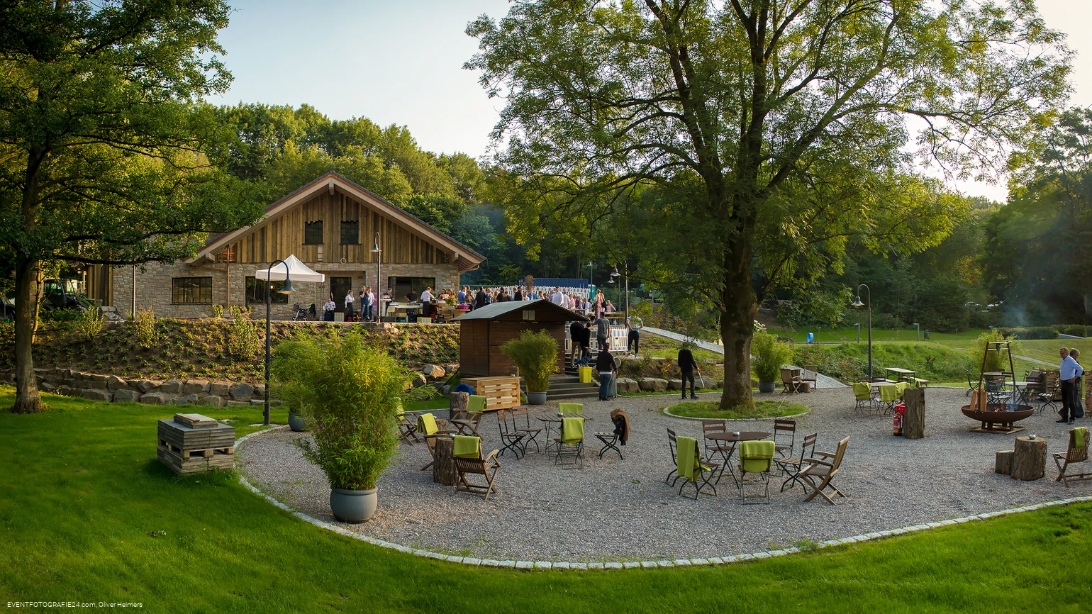 Eventlocation mit Terrasse im Grünen