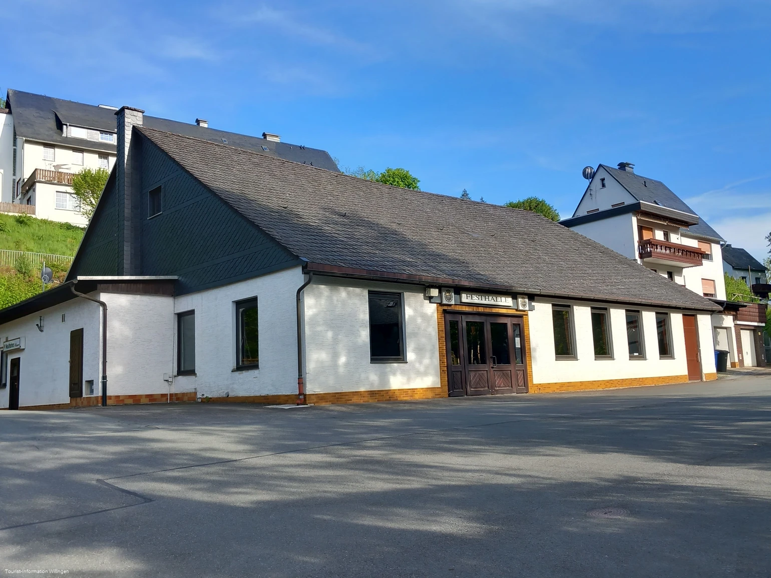 Festhalle-Schwalefeld-Aussenansicht.jpg