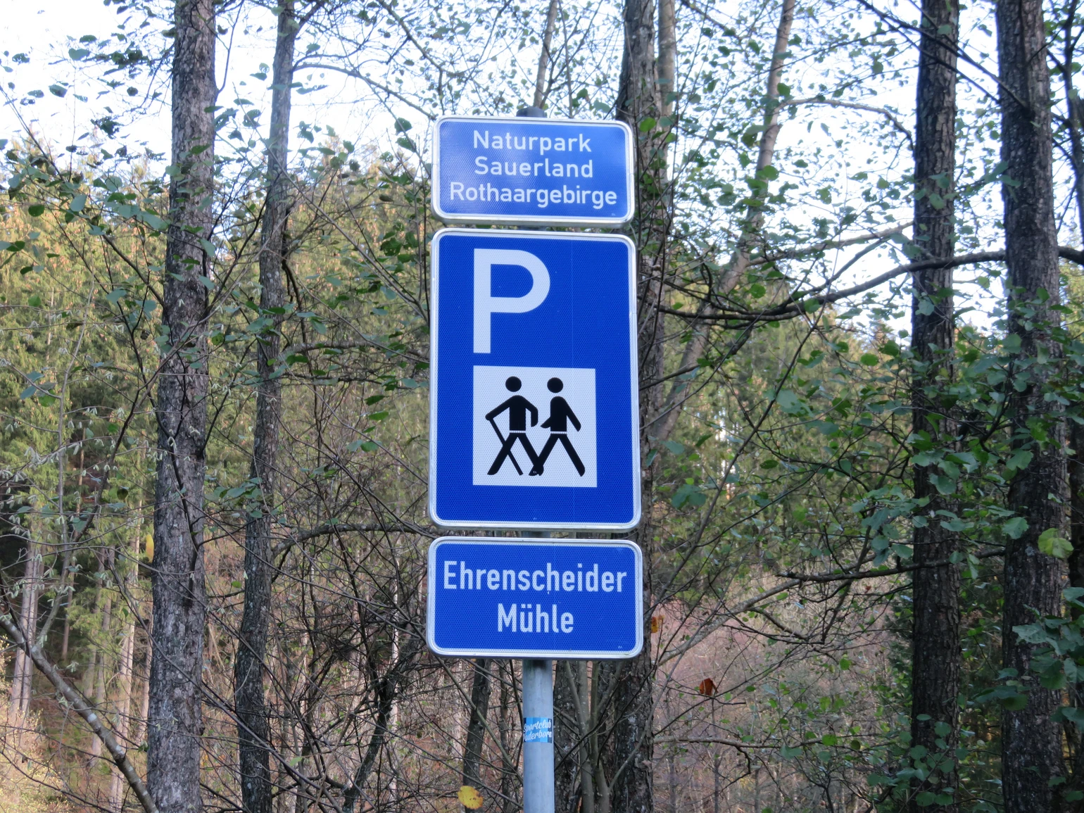 Parkplatz Ehrenscheid.JPG Parkplatz Ehrenscheid.JPG