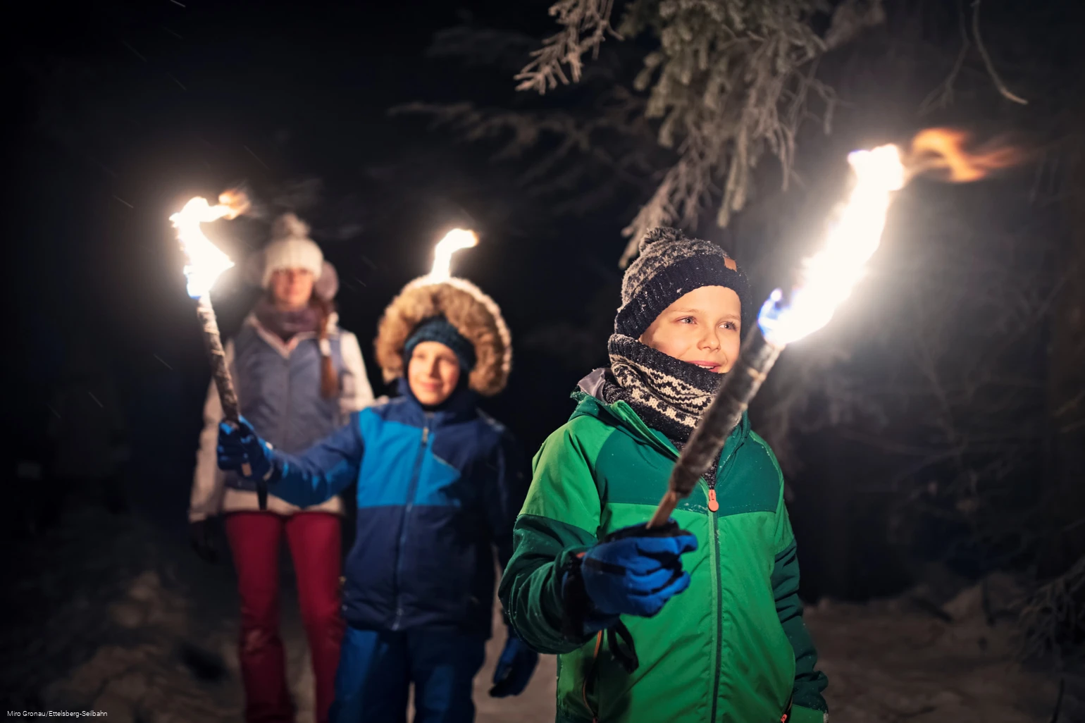 Fackelwanderung.jpg Fackelwanderung.jpg