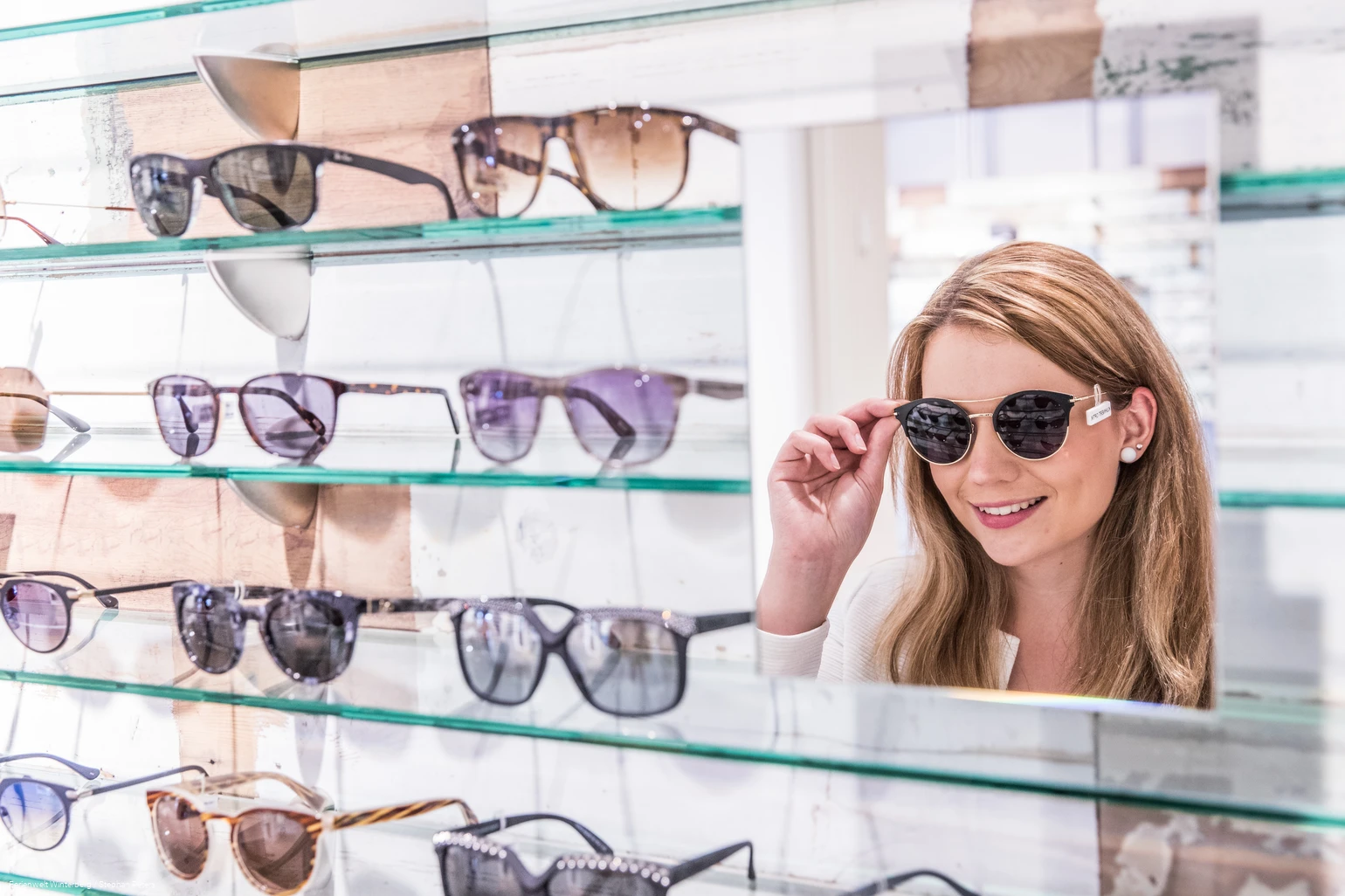Ferienwelt Winterberg_2017_V&K Optik Kuhnert_Brille anprobieren, Detailansicht_ganzjährig_Stephan Peters Design (1).jpg