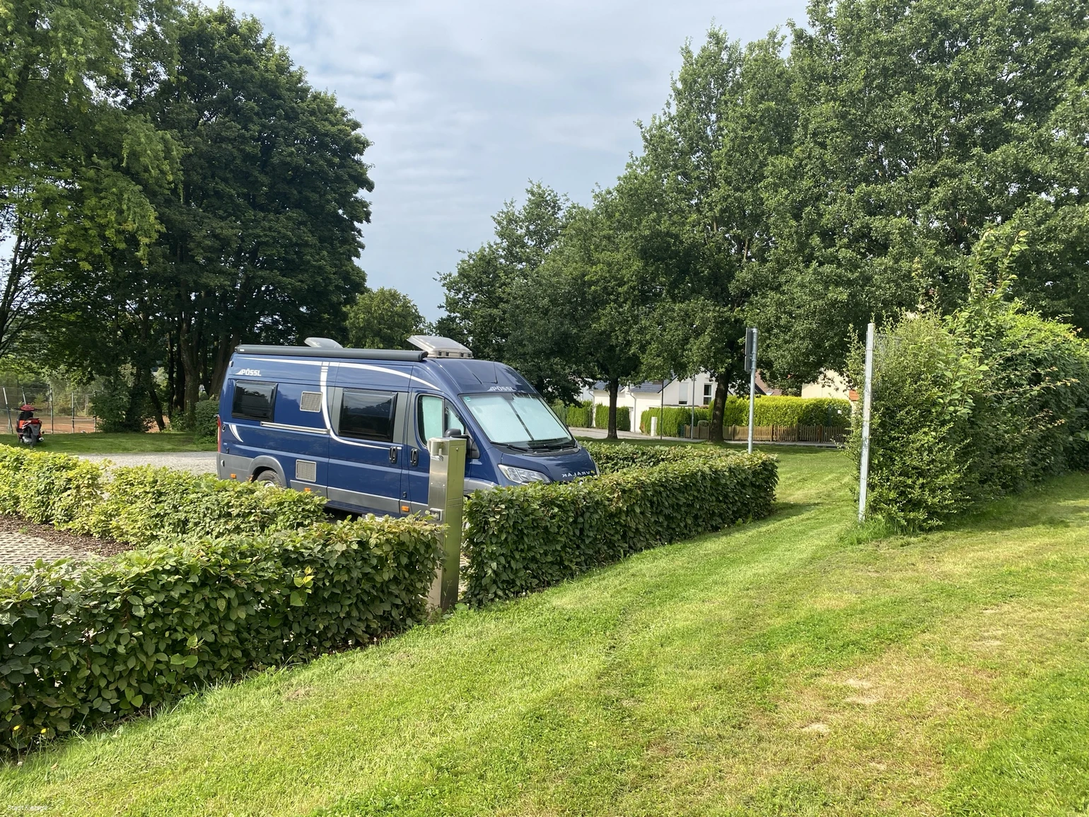 Wohnmobil auf Stellplatz