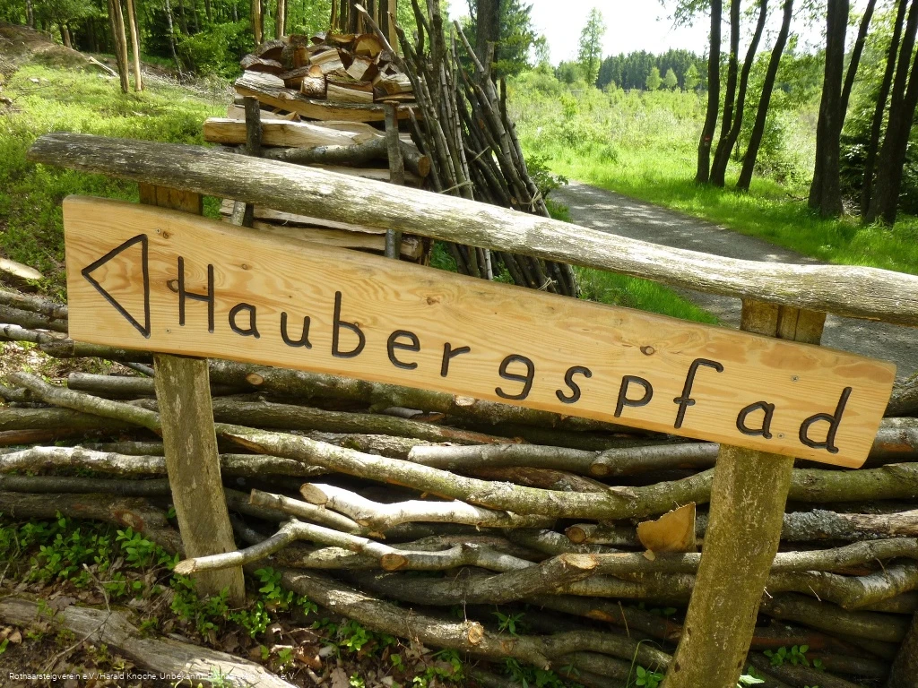 Holzschild Hausbergspfad