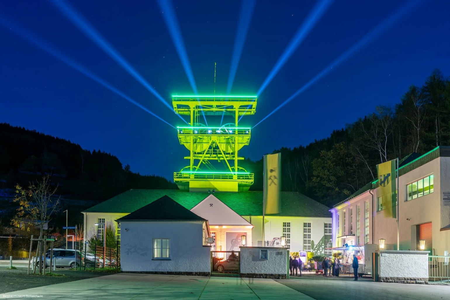 Bergbaumuseum Siciliaschacht bei Lennestadt leuchtet