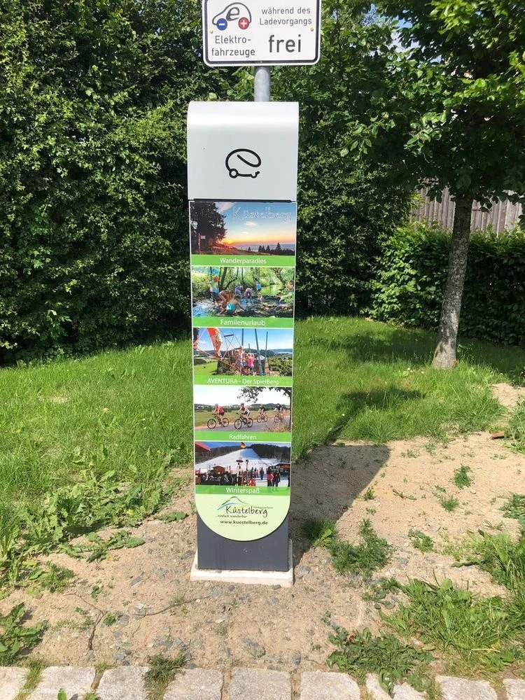 Ladepunkt für Elektroautos in Küstelberg