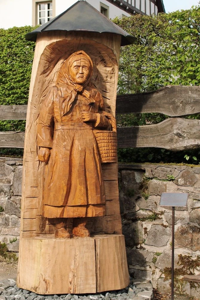 Butterbettken Denkmal in Hellefeld/Kurfürstenstraß Butterbettken Denkmal in Hellefeld/Kurfürstenstraß